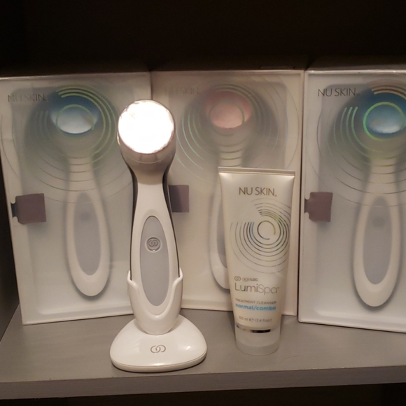 Facial device - Picture 2 of 3